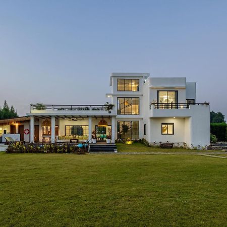 Stayvista At Lotus By The Lake With Pool, Bbq & Lawn Indore Exterior photo