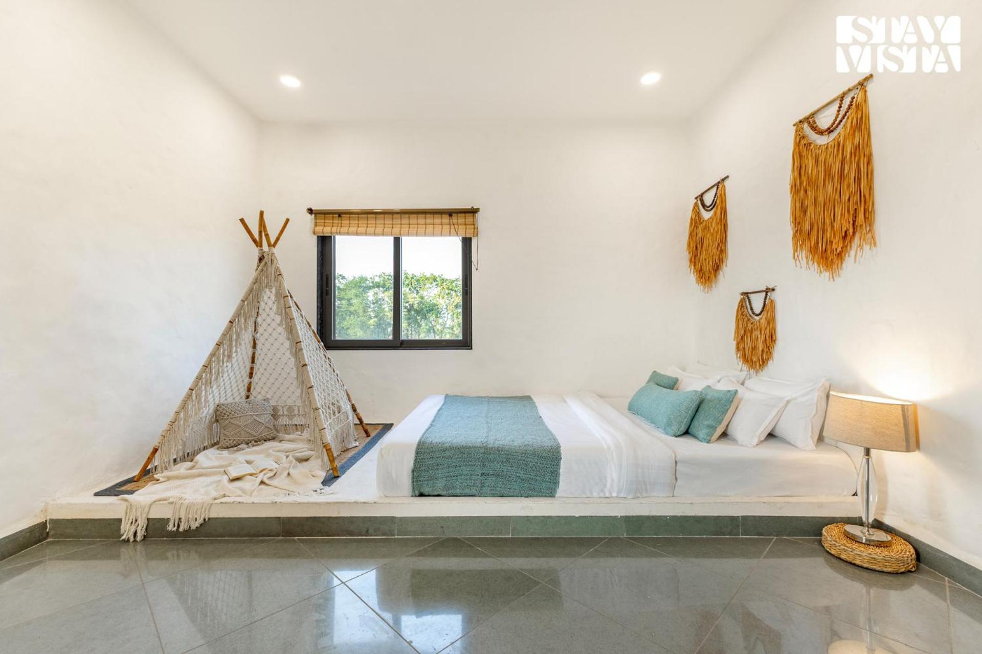 Stayvista At Lotus By The Lake With Pool, Bbq & Lawn Indore Exterior photo