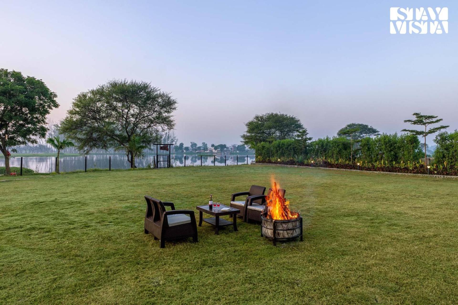 Stayvista At Lotus By The Lake With Pool, Bbq & Lawn Indore Exterior photo