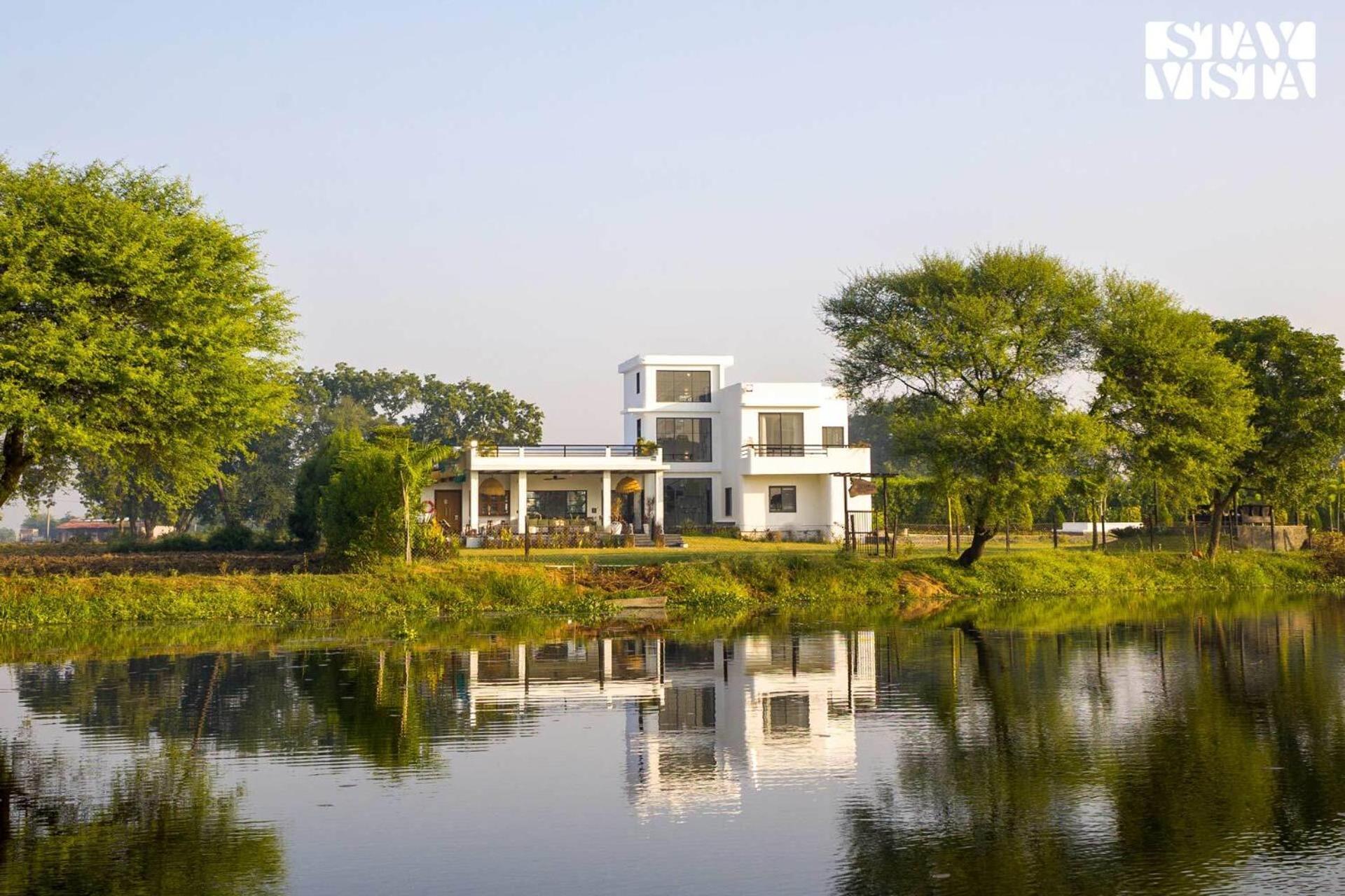 Stayvista At Lotus By The Lake With Pool, Bbq & Lawn Indore Exterior photo