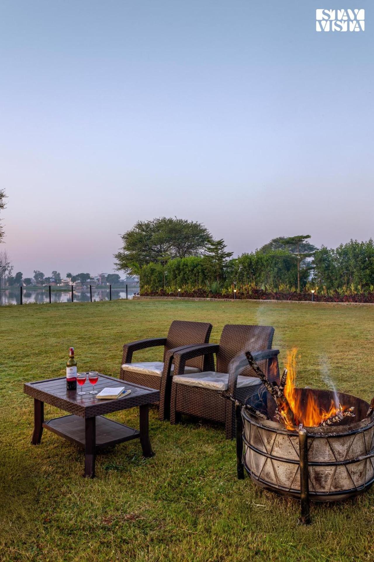 Stayvista At Lotus By The Lake With Pool, Bbq & Lawn Indore Exterior photo